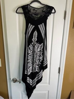 CYN by Cynthia Mehra Back and White Mandala Print Handkerchief Hem Dress